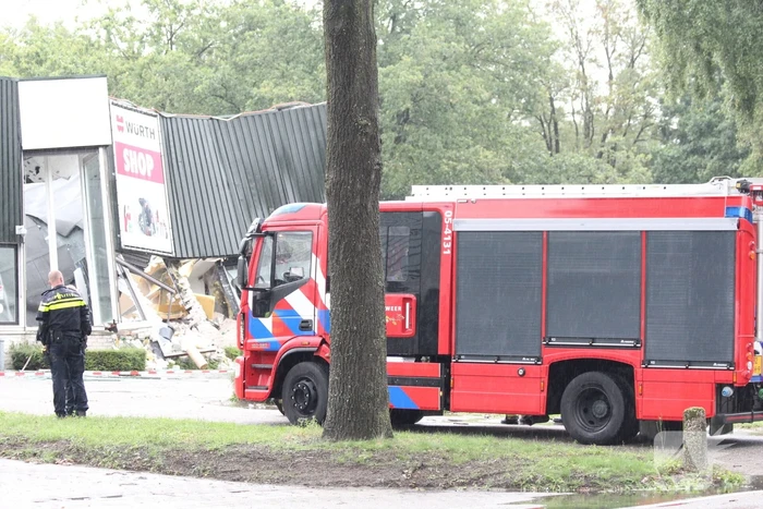 Bedrijfspand ingestort door hevige regenval