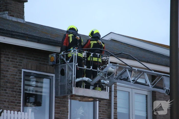 Dakrand raakt los door harde wind