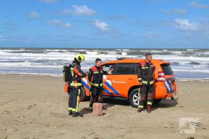 Brandweer ingezet voor jerrycan op strand