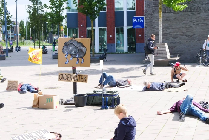 Luchtalarm is klimaatalarm Extinction Rebellion