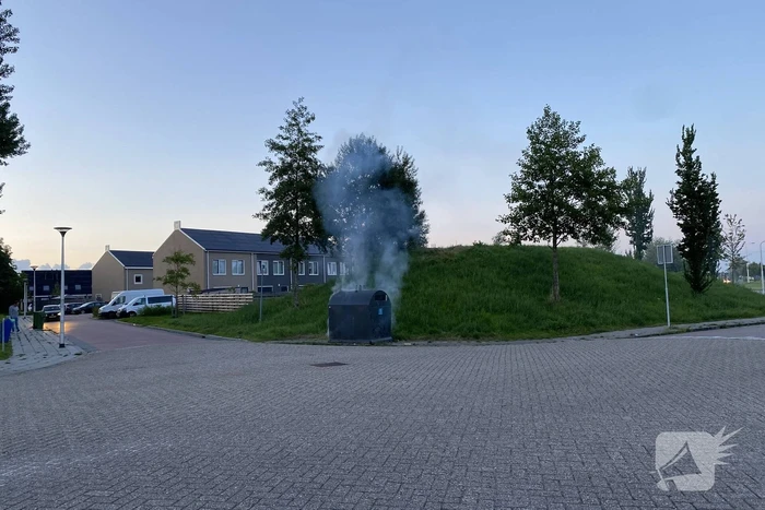 Brand in papiercontainer snel geblust