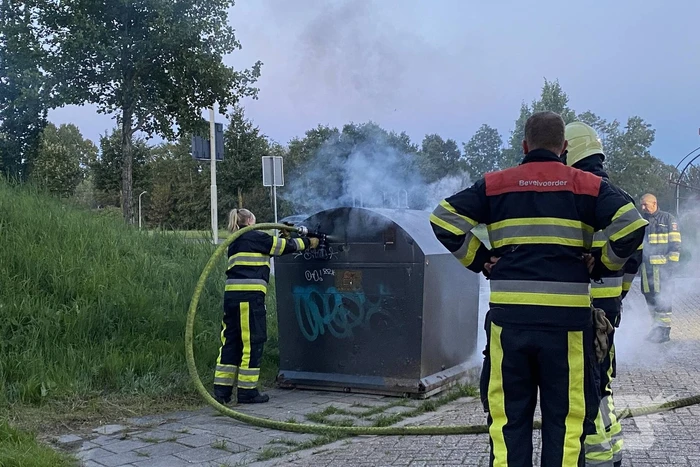 Brand in papiercontainer snel geblust