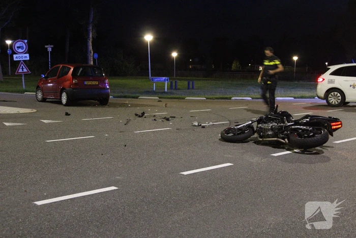 Motorrijder gewond bij botsing met auto