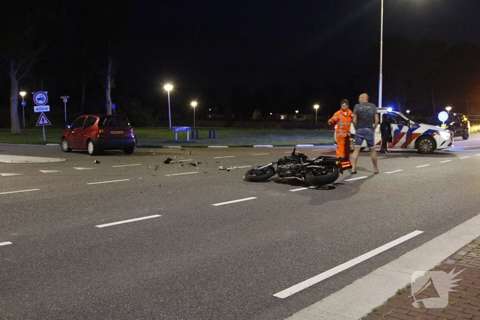 Motorrijder gewond bij botsing met auto