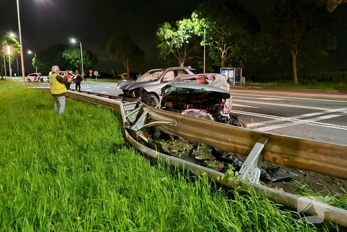 Flinke ravage na botsing tussen twee voertuigen