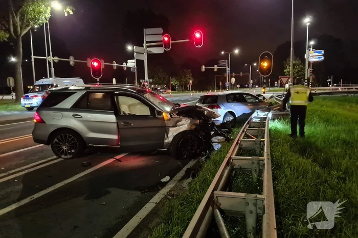 Flinke ravage na botsing tussen twee voertuigen