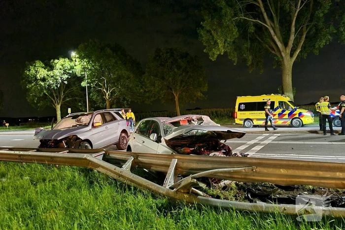 Flinke ravage na botsing tussen twee voertuigen