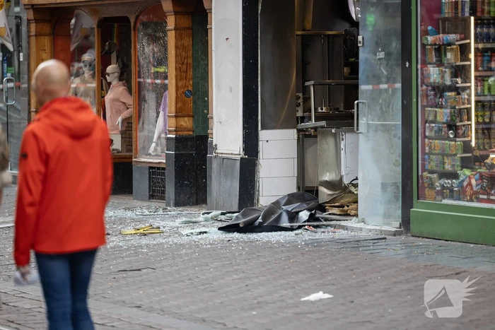 Veel schade bij plofkraak op pizzazaak