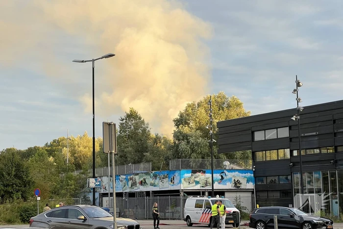 Grote rookontwikkeling bij hevige brand in voormalig waterpark