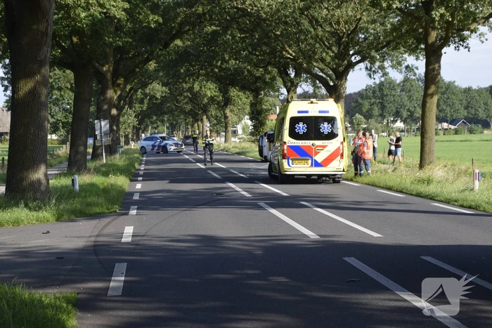Auto belandt op op zijn kant na botsing
