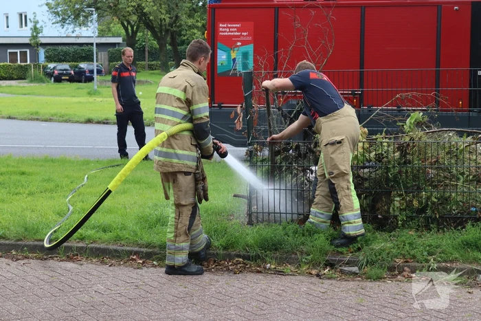 Brandweer ontdekt brand in blad- en snoeikorf