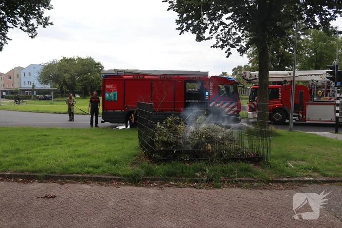 Brandweer ontdekt brand in blad- en snoeikorf