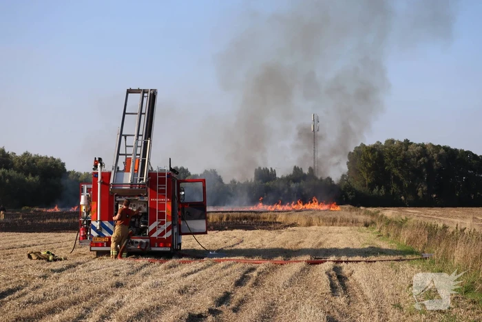 Grote brand op weiland