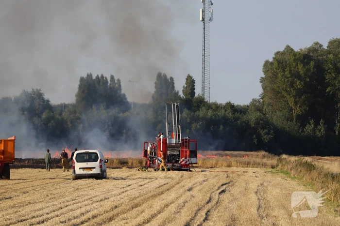 Grote brand op weiland
