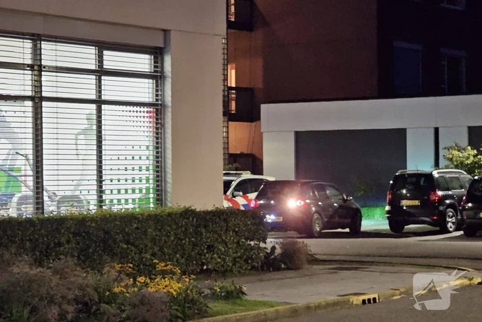 Politie onderzoekt mogelijk steekincident bij ziekenhuis