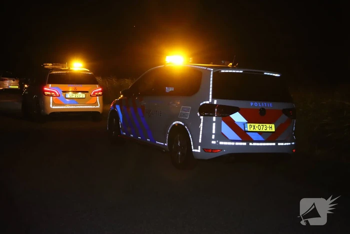 Fietser klapt achterop geparkeerde bus