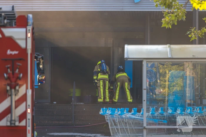 Grote uitslaande brand bij Albert Heijn