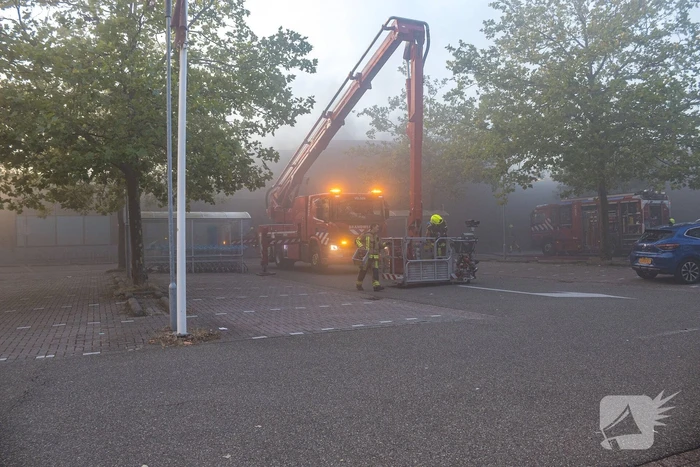 Grote uitslaande brand bij Albert Heijn