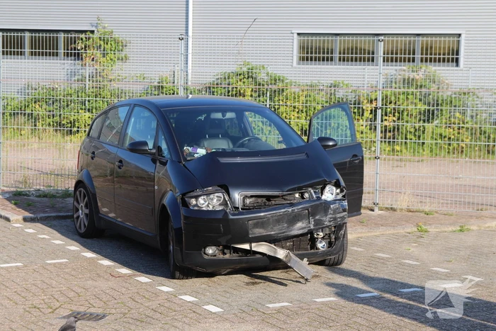 Schade na aanrijding op bedrijventerrein