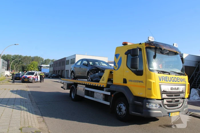 Schade na aanrijding op bedrijventerrein