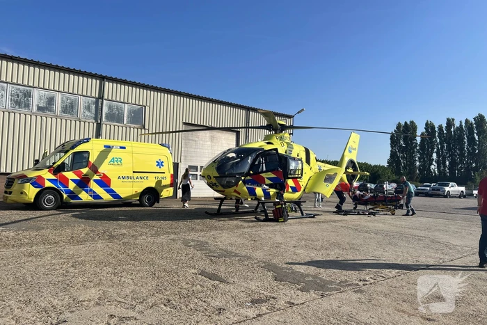 Man ernstig gewond na van van hoogte