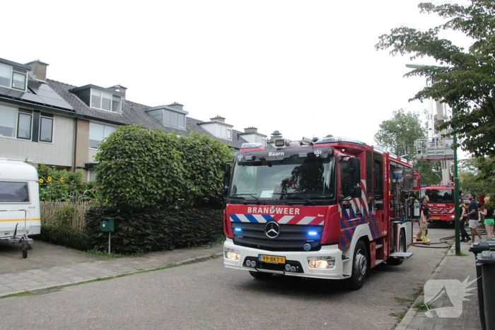 Brandweer redt kat uit brandende woning
