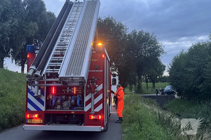Scooterrijder komt in sloot terecht