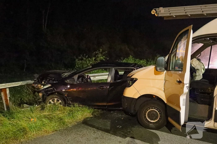 Enorme schade bij aanrijding op snelweg
