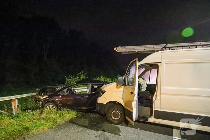 Enorme schade bij aanrijding op snelweg