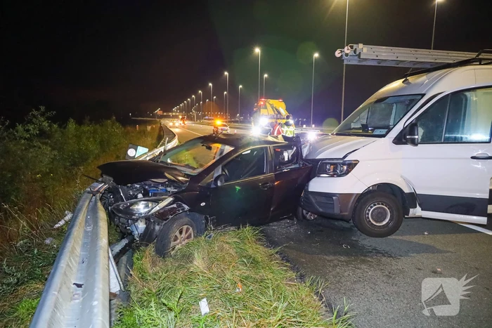 Enorme schade bij aanrijding op snelweg