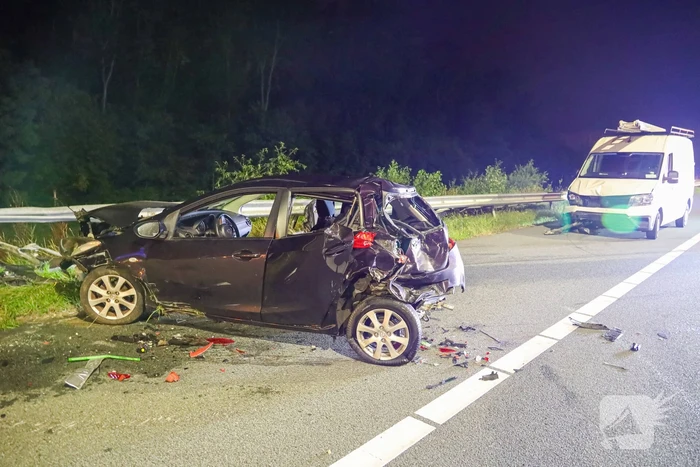 Enorme schade bij aanrijding op snelweg
