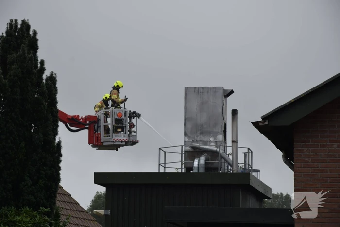 Uitslaande brand in houtverwerkingsbedrijf