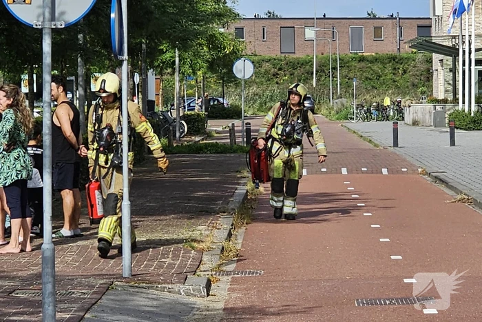 Bewoner gecontroleerd op inademen van rook bij keukenbrand