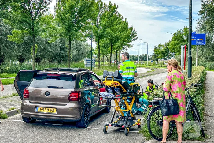 Overstekende fietser aangereden door automobilist