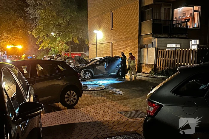 Politie onderzoekt brand in twee personenauto's