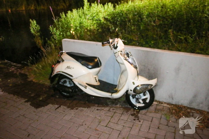 Zoektocht naar mogelijk te water geraakte scooterrijder