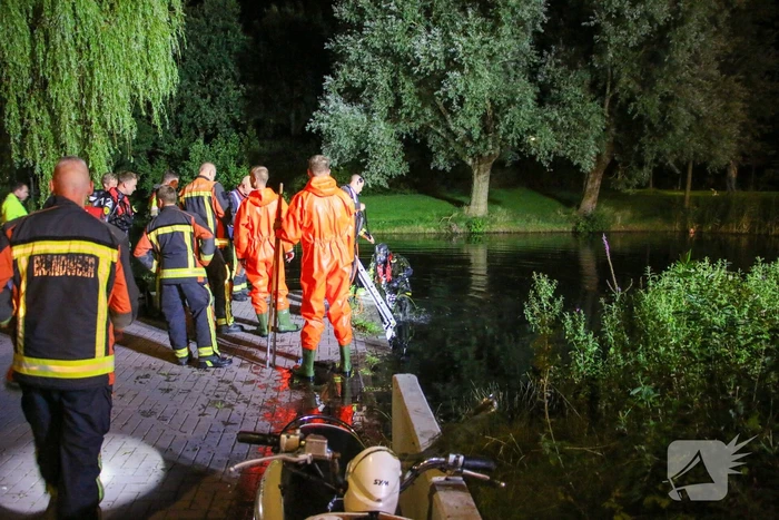 Zoektocht naar mogelijk te water geraakte scooterrijder