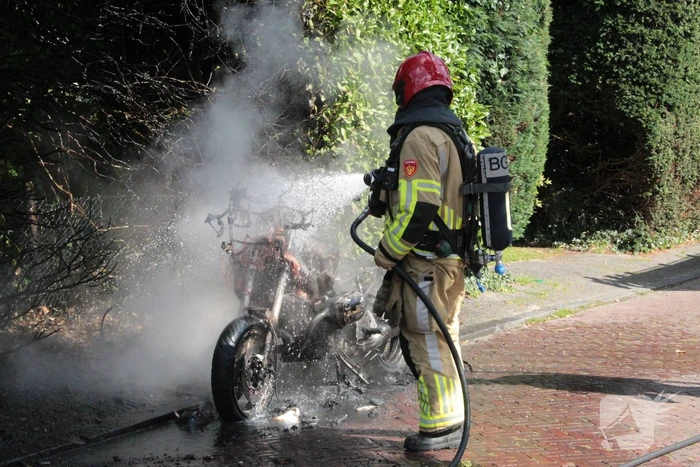 Motor vat vlam tijdens het rijden