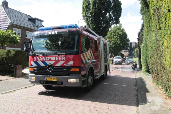 Motor vat vlam tijdens het rijden