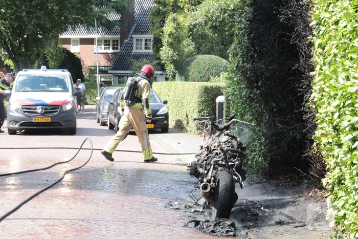 Motor vat vlam tijdens het rijden