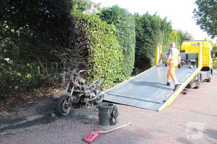 Motor vat vlam tijdens het rijden