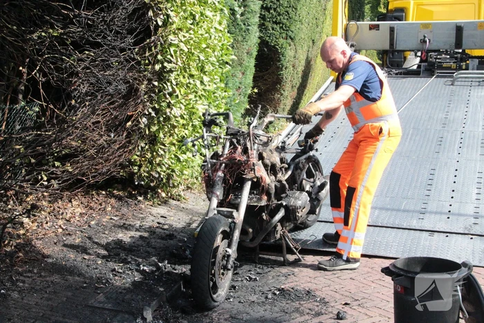 Motor vat vlam tijdens het rijden