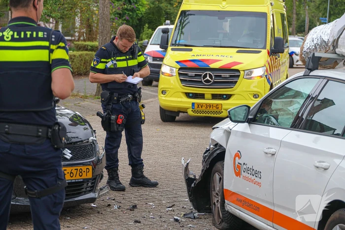 Veel schade bij botsing in Bovenmaten