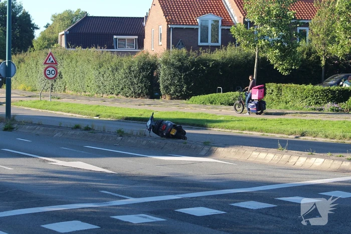 Scooterrijder ernstig gewond na frontale aanrijding
