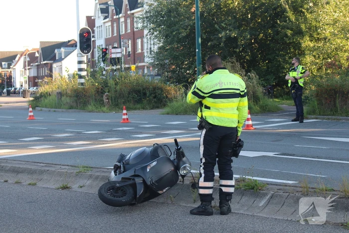 Scooterrijder ernstig gewond na frontale aanrijding