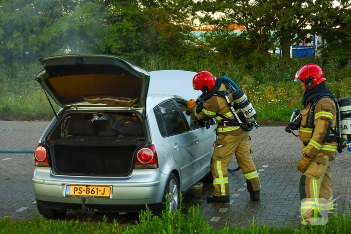 Veel schade aan auto door brand