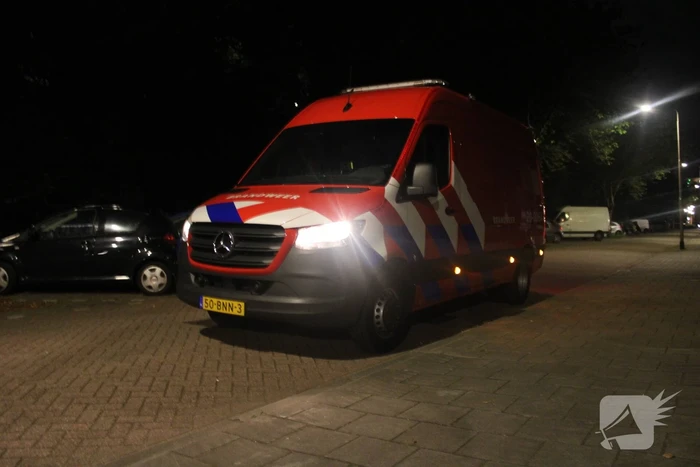 Vrouw met verward gedrag van brug gehaald
