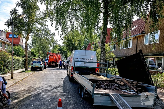 Straat afgezet door waterlekkage