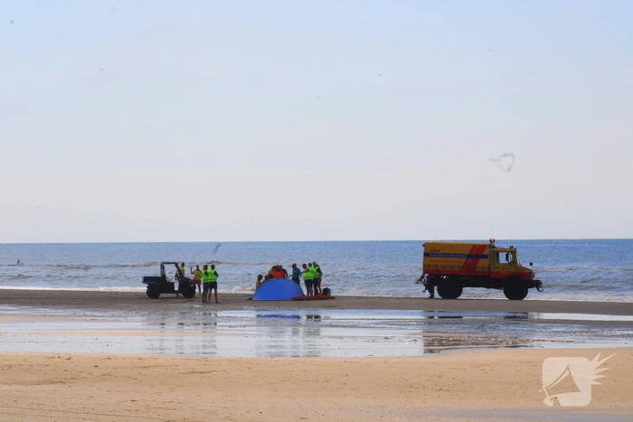 Veel bekijks bij landing traumahelikopter op strand