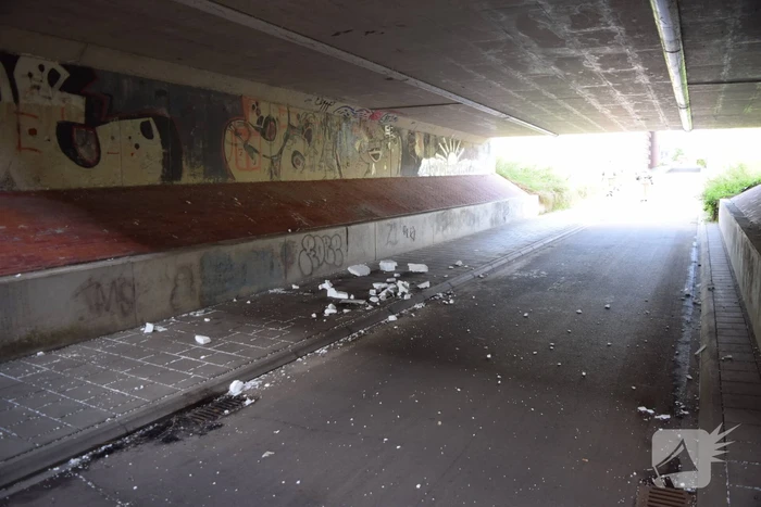 Brandend piepschuim ontdekt onder tunnel